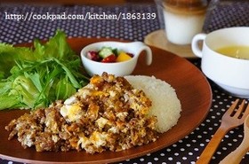 cafeごはん♪甘辛ミンチの卵とじ丼